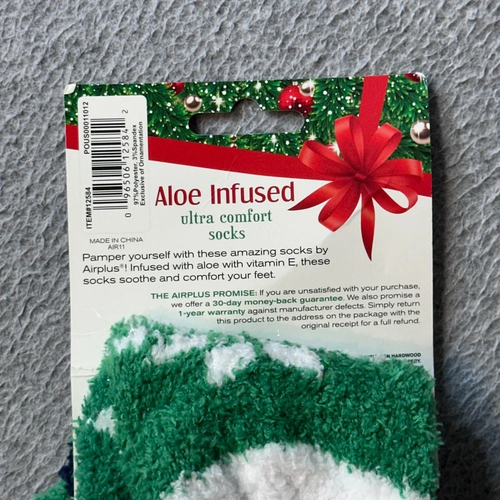 Airplus Socks Womens 5-11 Green Aloe Infused Ultra Comfort Snowflake Fuzzy Crew